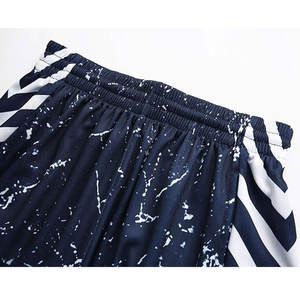 Uniforme de Baloncesto con Diseño Personalizado, Impresión Personalizada, 100% Poliéster, Hecho en Pakistán, Secado Rápido, Cuello en V sin Mangas, con Colores y Logotipo Personalizados - Product Image 5