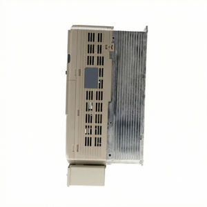 Variateur de fréquence (VFD) CIMR-AU4A0044FAA triphasé 380-480V 4,4kW pour le contrôle de vitesse des moteurs industriels - Product Image 1