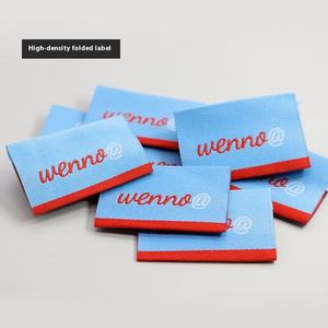 Etiquetas de Ropa Tejidas Personalizadas de Alta Densidad, Etiquetas de Marca para Prendas con Forma de Bandera, Lavables, con Borde Cortado a Láser, para Hombre y Mujer - Product Image 4