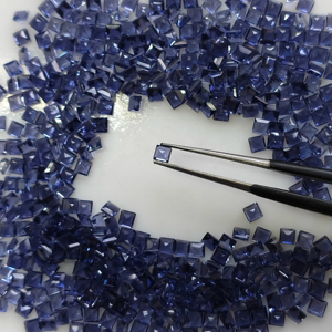 อิโอไลต์ธรรมชาติ 2.5 มม. ทรงสี่เหลี่ยมเจียระไนแบบ Step Cut คุณภาพดีที่สุด พลอยเม็ดเดี่ยวพร้อมเอฟเฟกต์ Pleochroic สำหรับทำเครื่องประดับ - Product Image 4