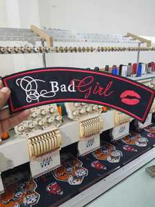Patch thermocollant personnalisé en feutre non tissé brodé, motif Bad Girl, montagne, forêt, oiseau, forme circulaire, pour vêtements et vestes - Product Image 1