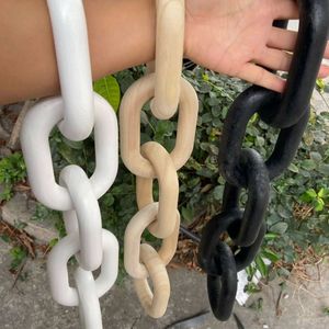 Colorful Customizable Handmade Epoxy Resin O-Shaped Chain Links Artistic Home Decoration Craft Supplies Shape Vertical Pattern - Product Image 4