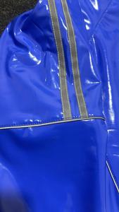 Ensemble de survêtement bleu brillant à capuche pour homme – Coupe-vent sportif léger et imperméable en nylon, style streetwear, idéal pour l'hiver (ODM) - Product Image 3