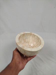 ชามกระเบื้องโมเสคสีขาวสำหรับตกแต่งบ้านเทคนิคยั่งยืนและขัดเกลาจากญี่ปุ่น - Product Image 4