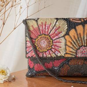 Pochette à bijoux de luxe faite à la main pour femme, broderie florale colorée, élégante, légère, moderne, carrée, idéale pour les soirées - Product Image 4