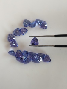 พลอยแทนซาไนต์สีน้ำเงินธรรมชาติแท้ รับรองโดย Red Mountain Gems ขนาด 6.5 มม. ทรงทริลเลียนคัท คุณภาพดีที่สุด สำหรับทำเครื่องประดับ - Product Image 5