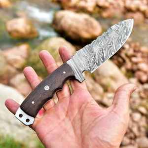 Couteau de chasse à lame fixe en acier Damas, fait main, pour la survie en plein air, vente en gros, avec manche en bois, personnalisable OEM avec étui - Product Image 3