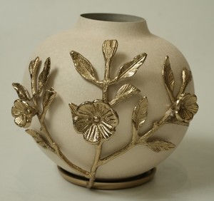 Jarrón de Flores Nórdico de Aluminio Beige con Rama de Pájaro de Metal Dorado, Maceta Texturizada de Lujo para Decoración Moderna de Centro de Mesa - Product Image 2