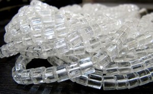 Cuentas facetadas de cristal blanco en forma de cubo de 5 mm, vendidas por hebra de 8 pulgadas de largo - Product Image 2