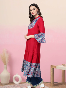 Kurta Anarkali de Mujer Rosa de Rayón y Algodón con Estampado Ajrakh, Cuello Mao, Manga Tres Cuartos, Diseño Étnico Global - Product Image 4