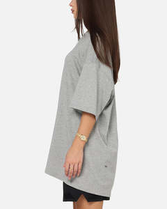 T-shirt gris surdimensionné en coton personnalisé pour femme, coupe ample à épaules tombantes, manches courtes, col rond, idéal pour l'été - Product Image 5