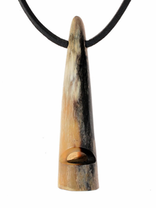 Silbato de Cuerno de Búfalo Hecho a Mano, Duradero, de la Mejor Calidad, Profesional, para Árbitros, con Cordón de Cuero de Estilo Moderno y Pulido - Product Image 4