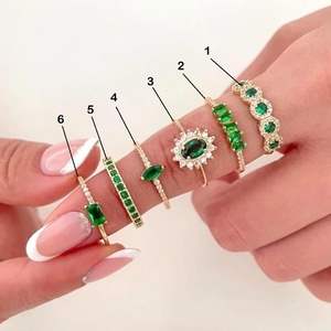 Anillo de Compromiso con Cinco Piedras en Corte Baguette con Gema de Moissanita en Plata de Ley 925, Anillo de Halo Único, Regalos de Piedra de Nacimiento de Mayo - Product Image 2