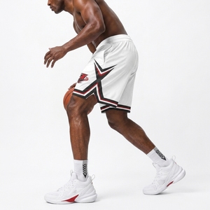 Pantalones cortos de baloncesto deportivos que brindan comodidad transpirable, construcción de primera calidad y excelente movilidad durante partidos intensos. - Product Image 3