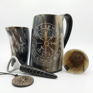 Juego de 4 tazas de cuerno de buey con abridor de botellas, diseño de runas vikingas, cuerno de búfalo tallado, artesanía natural, estilo antiguo - Product Image 1