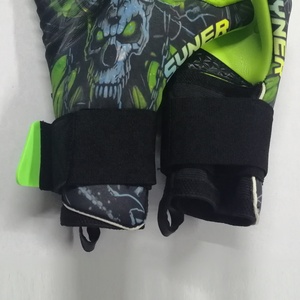 Logo personnalisé Gants de gardien de but haute performance avec paume en latex et tissu respirant pour l'entraînement de football en plein air - Product Image 2