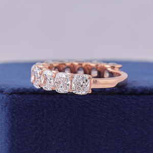 Bague éternelle en or rose 14 carats avec 5 diamants de laboratoire taille coussin de 0,25 carat pour fiançailles, mariage et anniversaire - Product Image 2