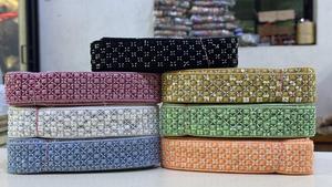 ผ้าลูกไม้เน็ตคุณภาพสูงเป็นมิตรกับสิ่งแวดล้อม ประดับเลื่อมหลากสีสัน ลายดอกไม้ปักอย่างสวยงาม เหมาะสำหรับงานแต่งงาน จากกูร์กาฏ  แบบหลายชั้น - Product Image 5