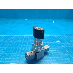 Vanne à diaphragme FUJIKIN 316L 076921 haute pureté, utilisée comme pièce détachée pour équipement semi-conducteur Legacy - Product Image 3