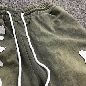 Pantalones Cortos de Algodón French Terry con Bordado Desgastado, Diseño de Última Moda, Alta Calidad, Hechos a Medida, MOQ Bajo, Pantalones Cortos Desgastados para Hombre - Product Image 2
