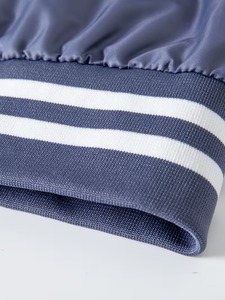 Chaqueta Varsity Azul Satinado para Hombre, Impermeable, Estilo Vintage, Cierre de Botones, Corte Regular, Estilo Casual, Cuello Alto, Poliéster - Product Image 3