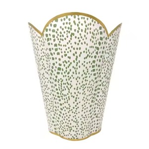 Cubo de Almacenamiento Metálico Cilíndrico Negro con Patrón Geométrico, Cubo de Basura Decorativo para Interiores y Exteriores, Estilo Clásico con Parte Superior Abierta - Product Image 6