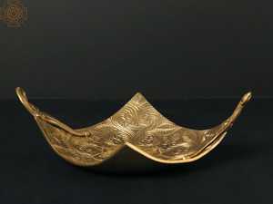 Cuenco artesanal de metal dorado con diseño tradicional chino tallado para regalo o uso en mesa - Product Image 3
