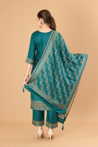 Suministro al por Mayor de la Colección de Invierno Exclusiva Safaa Dilkash, Ropa de Invierno Moderna y Duradera para Damas Disponible para la Venta - Product Image 6