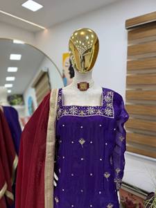 Salwar Kameez Indio-Pakistaní Morado Bordado con Flores y Cuentas, para Mujer, Ideal para Fiestas y Bodas, Estilo Moderno - Product Image 2