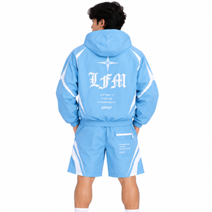 Ensemble short et veste coupe-vent à capuche bleu ciel pour homme, en nylon léger avec empiècements personnalisés, idéal pour l'été et le sport - Product Image 4