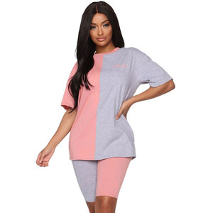 Ensemble deux pièces pour femme : T-shirt oversize rose et gris à logo personnalisé et short cycliste assorti – Vêtements en gros OEM ODM - Product Image 1