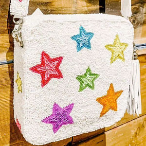 Sac bandoulière carré fait main en perles de rocaille, motif étoiles multicolores, avec large sangle, pour femme, idéal pour la plage et les soirées - Product Image 1