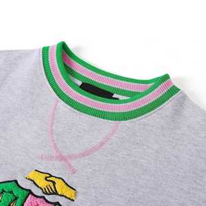 เสื้อสเวตเชิ้ตคอกลมลายทางสีเทา AKA Grey Stripe Chenille Crest แบบยูนิเซ็กซ์ พรีเมียม ปักลายตัวอักษรกรีก สวมใส่สบาย เหมาะสำหรับลำลอง - Product Image 5