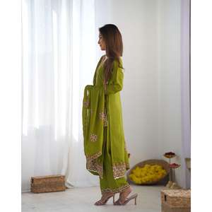 Conjunto de ropa de fiesta de diseñador para mujer Top-Bottom y Dupatta con bordado pesado Elegante y elegante - Product Image 2