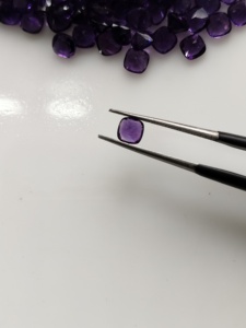Ametyste africaine naturelle 4MM taille coussin violet, pierre précieuse de qualité supérieure pour la fabrication de bijoux - Product Image 1
