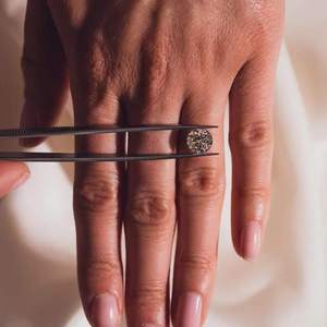 เพชรคุณภาพสูง เกรด 1 กะรัต รูปทรงกลม เพาะเลี้ยงในห้องปฏิบัติการ สี D ความสะอาด VVS ขัดเงา - Product Image 4