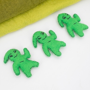 Decoraciones de Halloween de Fantasmas de Fieltro de Lana Verde Hechas a Mano para Uso en Interiores, Set de Regalo de Manualidades para Niños de Felt & Yarn - Product Image 5