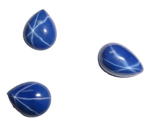 Zafiro Azul Estrella Pera 8x10 mm 5 Quilates, Cabujón Pulido Creado en Laboratorio con Efecto Estrella de 6 Rayos, 5 mm de Altura para Fabricación de Joyas - Product Image 1
