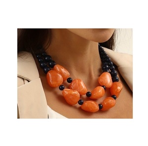 Collar de Resina Hecho a Mano con Flores Reales, Elegante Colgante Floral, Joyería para Mujer, Regalo con Estilo para Ocasiones Especiales - Product Image 3