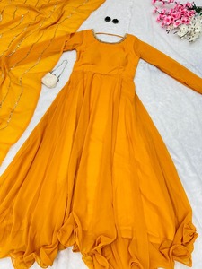 Ensemble de robe indienne pakistanaise rouge, robe Anarkali à manches longues avec dupatta en filet, tenue de cérémonie festive - Product Image 5