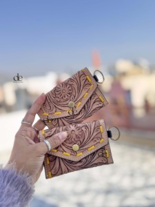 Offre Spéciale à main usiné sculpture petite taille porte-monnaie élégant multi-usages sac à main en cuir occidental pour unisexe - Product Image 4