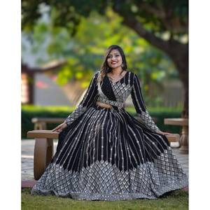 ATTRACTIVE GEORGETTE FIL À BRODER ZARI TRAVAIL LEHENAG CHOLI AVEC DUPATTA NOIR - Product Image 2