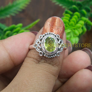 Anillo de plata de ley 925 con peridoto verde natural, hecho a mano, diseño vintage, peridoto facetado ovalado, joyería para mujer, unisex. - Product Image 4