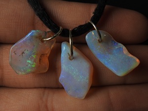 Colgante de Ópalo Australiano Pulido en Plata de Ley 925, Joyería Fina Unisex, Venta Directa de Fábrica, Colgantes de Piedras Preciosas Naturales al por Mayor - Product Image 3