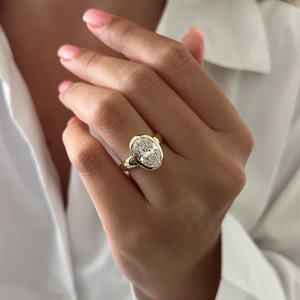 Bague de fiançailles ovale de 3 carats en diamant de laboratoire, sertie clos, 5 mm, or jaune massif, certifiée IGI - Product Image 1