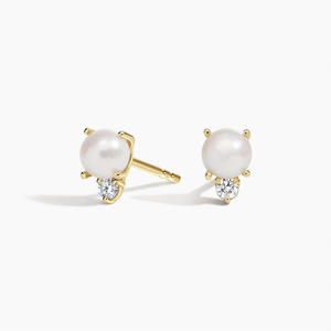 Boucles d'oreilles clous serties de pierres blanches et de diamants taille ronde - Product Image 1