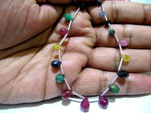 Cadena de cuentas facetadas de piedras preciosas naturales de rubí, esmeralda y zafiro en forma de gota, de 8 pulgadas. - Product Image 3