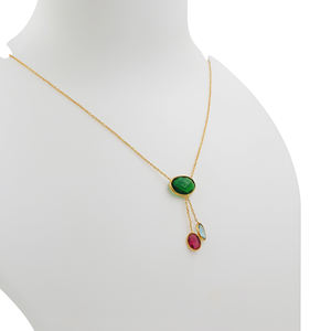 Collier multi-pierres précieuses |   Collier artisanal plaqué or avec quartz émeraude, topaze rose fuchsia et bleue, taille damier, serti clos - Product Image 4