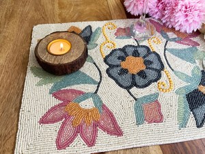 Sets de table décoratifs faits main avec perles et broderies complexes pour une décoration élégante de salle à manger, de fête, de mariage et d'événements - Product Image 2