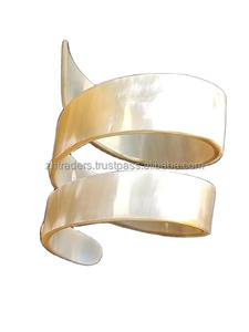 Bracelet de luxe en corne de buffle blanche et diamant perlé, best-seller noir et tendance par Zhtraders - Product Image 3